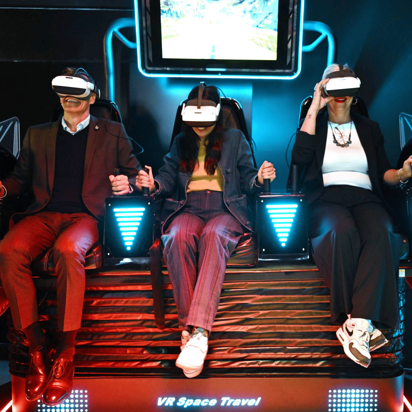 PM Sánchez Experiences Our VR Space Travel | Owatch™